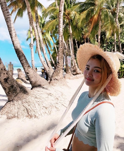 Ảnh hot sao hàn: Lisa khoe eo con kiến, Rosé đẹp mê đắm lòng người