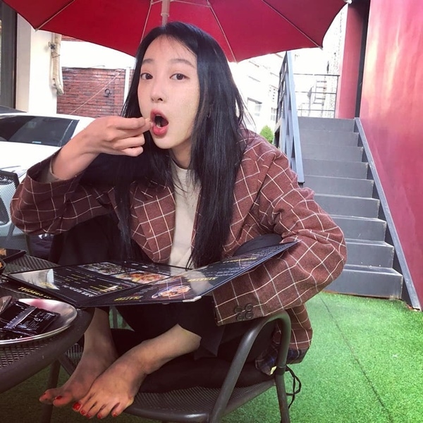 Ảnh hot sao hàn: Lisa khoe eo con kiến, Rosé đẹp mê đắm lòng người