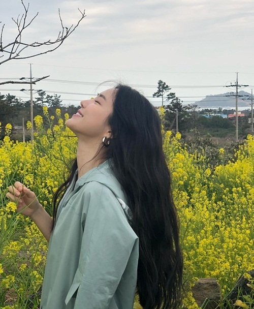 Ảnh hot sao hàn: Lisa khoe eo con kiến, Rosé đẹp mê đắm lòng người