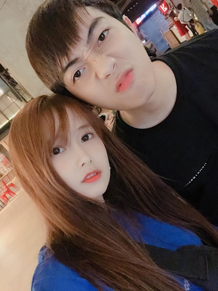 Bạn gái của Youtuber đình đám yêu đương được truy lùng không kém sao