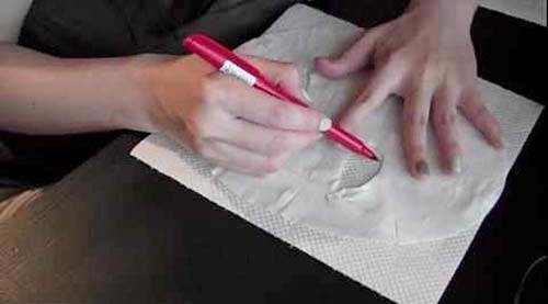 Bánh đa đâu chỉ quấn nem, ngày nay còn để chị em làm đẹp căng mướt da