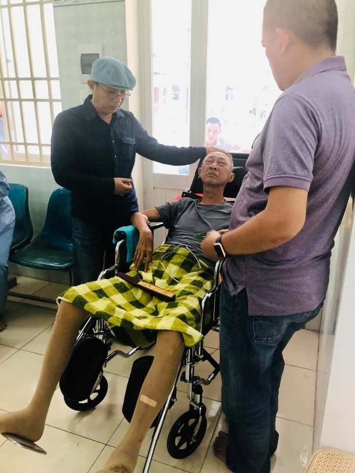 Bệnh tình trở nặng của nghệ sĩ Lê Bình qua lời kể của đồng nghiệp