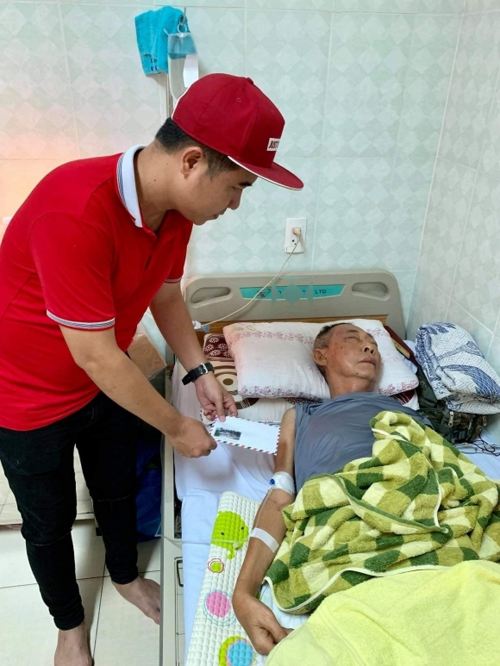 Bệnh tình trở nặng của nghệ sĩ Lê Bình qua lời kể của đồng nghiệp
