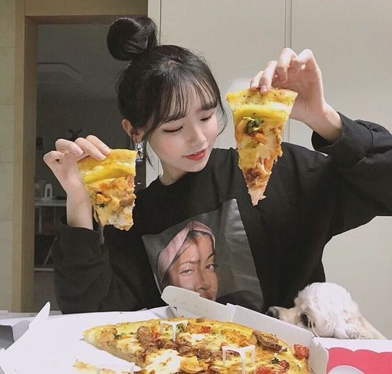 Có kiểu con gái đi làm 8 tiếng hết 5 tiếng để ăn