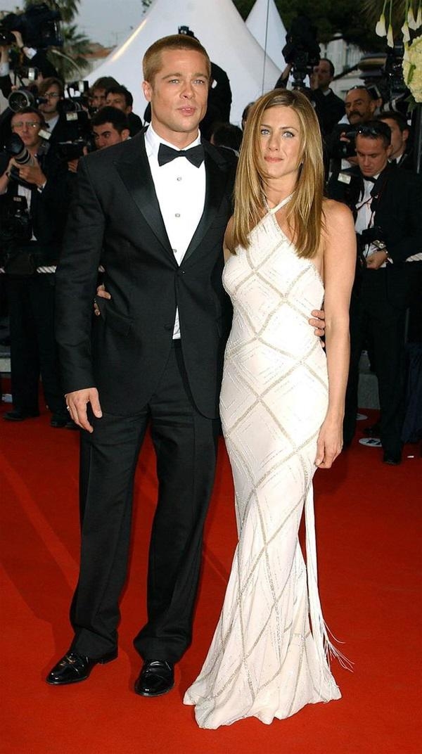 Brad Pitt phản bội Jennifer Aniston