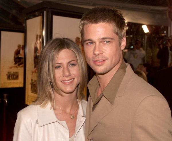 Brad Pitt phản bội Jennifer Aniston