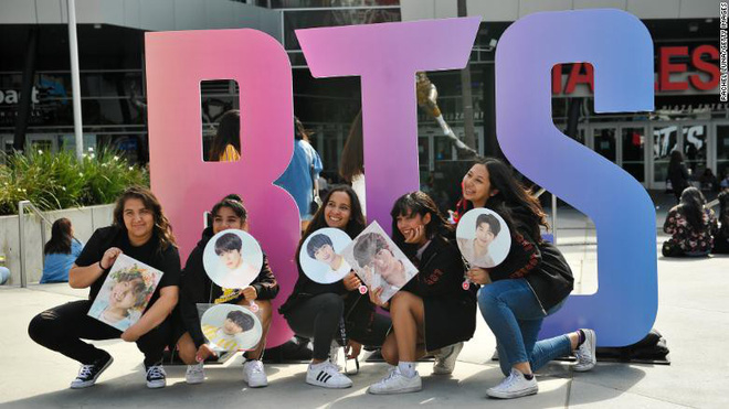 BTS: Từ tầng hầm nghèo khó đến giấc mơ Mỹ chói lọi