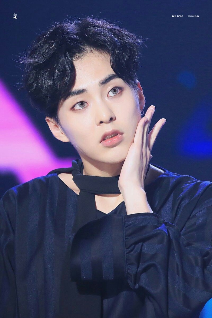 BXH idol nam hot nhất: BTS gây choáng vì tiếp tục thống lĩnh top 10