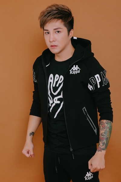Các ca sĩ hội chợ sánh ngang Sơn Tùng trên mặt trận Youtube