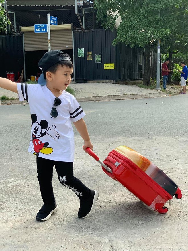 “cậu ấm, cô chiêu” nhà sao Việt tươi rói, phấn khích khi được đi tránh
