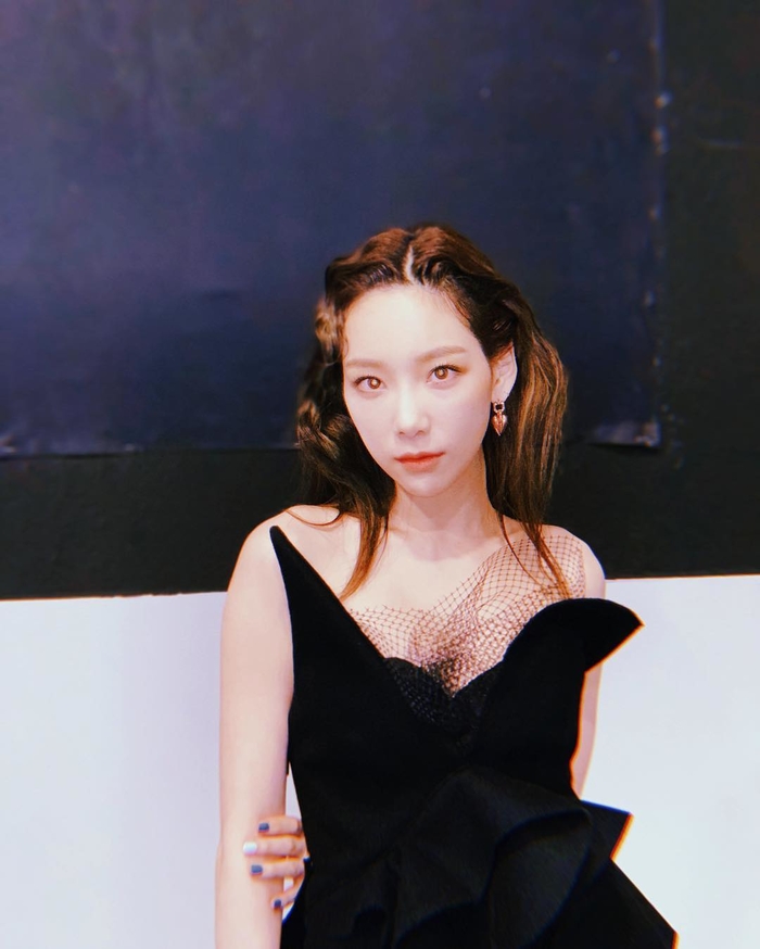 Chán style “kín cổng cao tường”, Taeyeon “lột xác” táo bạo