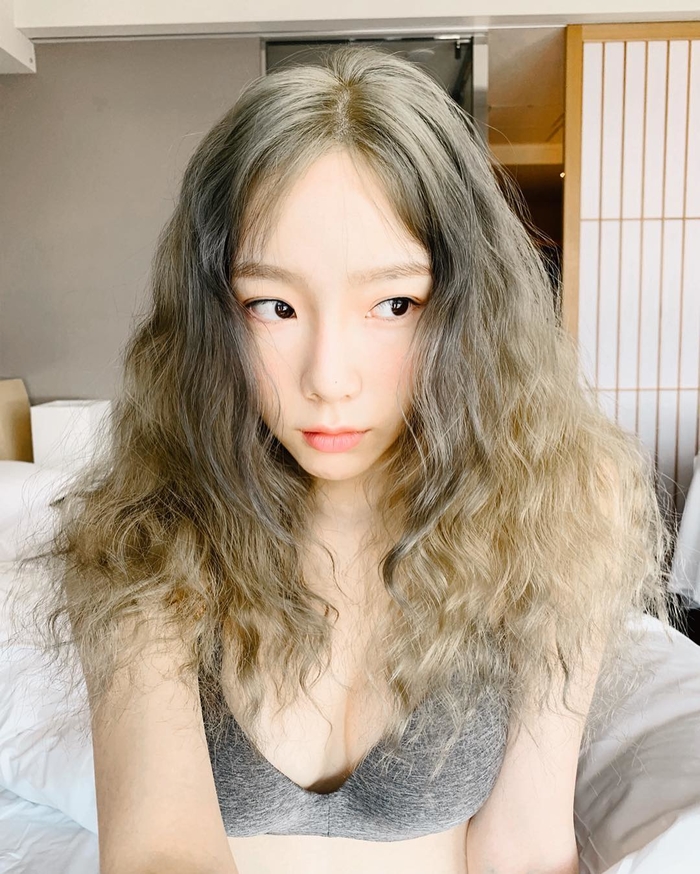 Chán style “kín cổng cao tường”, Taeyeon “lột xác” táo bạo