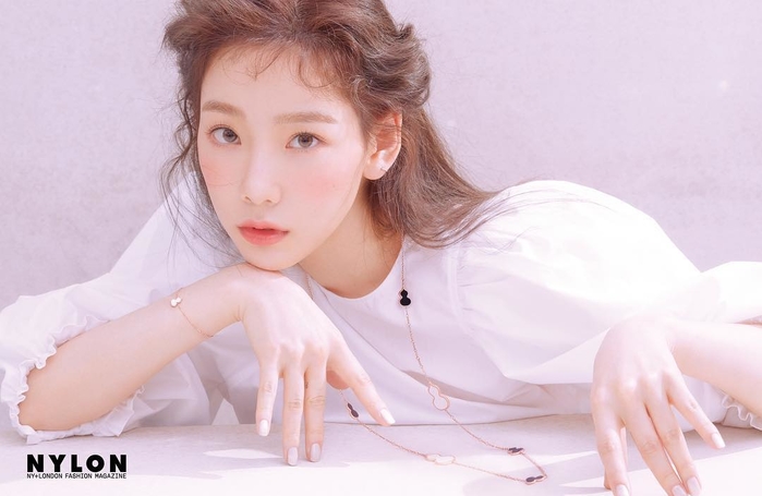 Chán style “kín cổng cao tường”, Taeyeon “lột xác” táo bạo