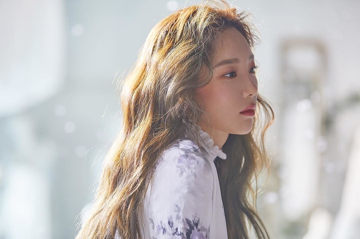 Chán style “kín cổng cao tường”, Taeyeon “lột xác” táo bạo