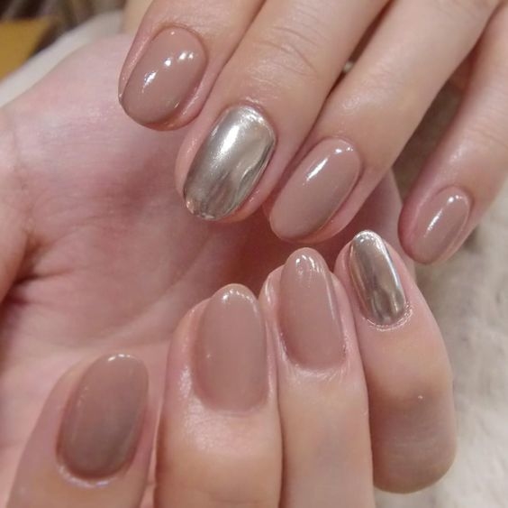 Chẳng cần lòe loẹt, những màu sơn móng đơn giản này vẫn giữ ngôi vương