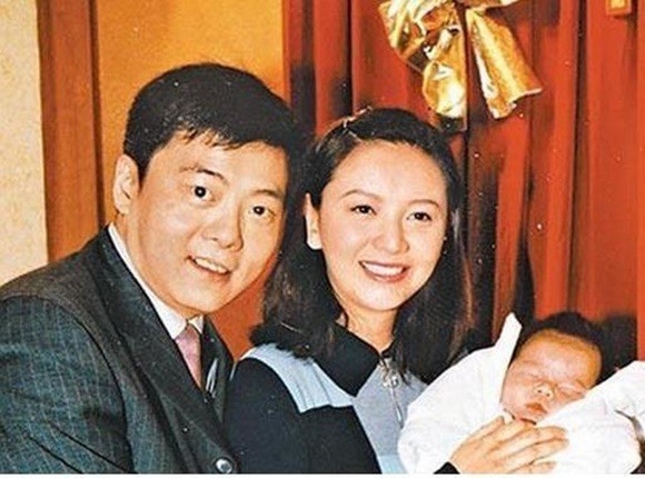 Chuyện chưa kể về tình đầu 6 năm thanh xuân của Lương Triều Vỹ