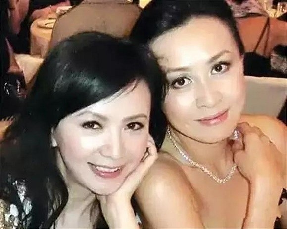 Chuyện chưa kể về tình đầu 6 năm thanh xuân của Lương Triều Vỹ