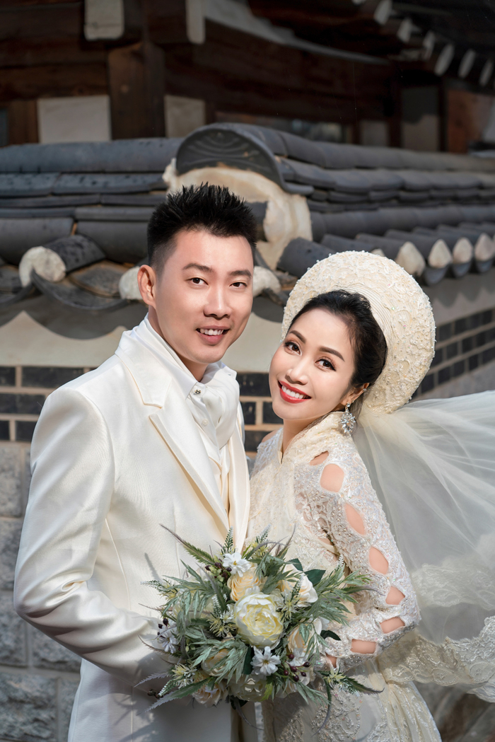 Hôn nhân viên mãn hơn 1 thập kỷ của Ốc Thanh Vân và chồng