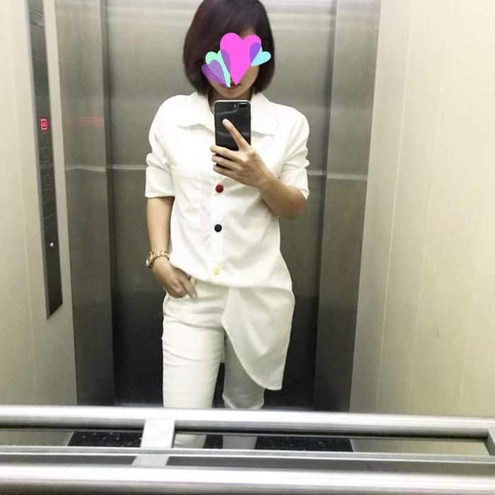 Có những người dành cả tuổi thanh xuân để chụp hình trong thang máy