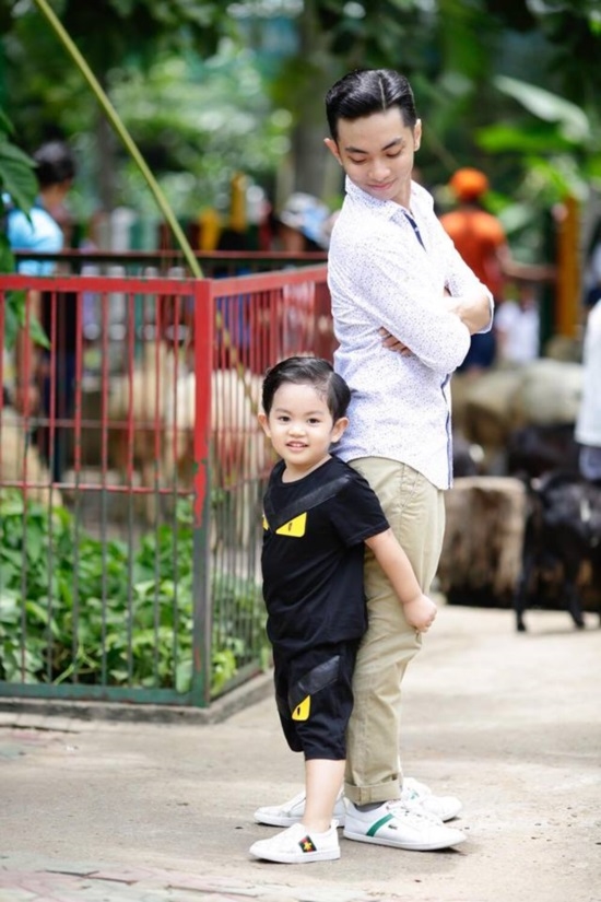 Con trai Đan trường 2 tuổi đã gia nhập “hội rich kid” con sao Việt