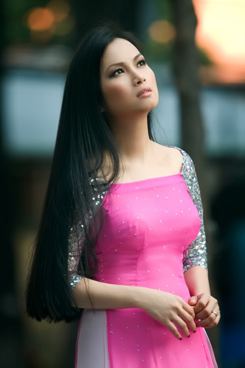 Cuộc đời và sự nghiệp của ca sĩ Hà Phương