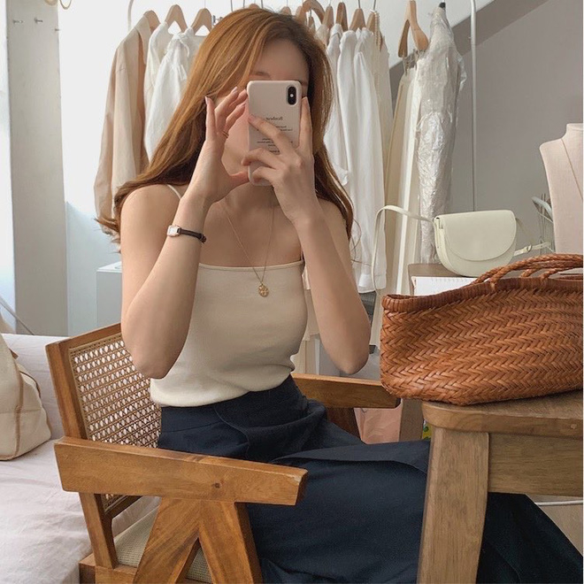 Đây là 4 kiểu áo 2 dây bạn không nên bỏ qua hè nóng nực này
