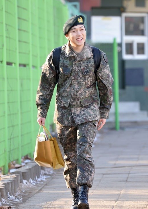 Đẹp trai rạng ngời ngày xuất ngũ Lee Min Ho, Jae Joong cùng loạt sao