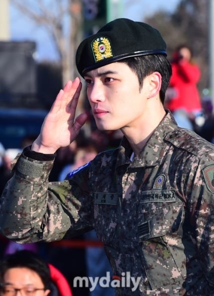 Đẹp trai rạng ngời ngày xuất ngũ Lee Min Ho, Jae Joong cùng loạt sao