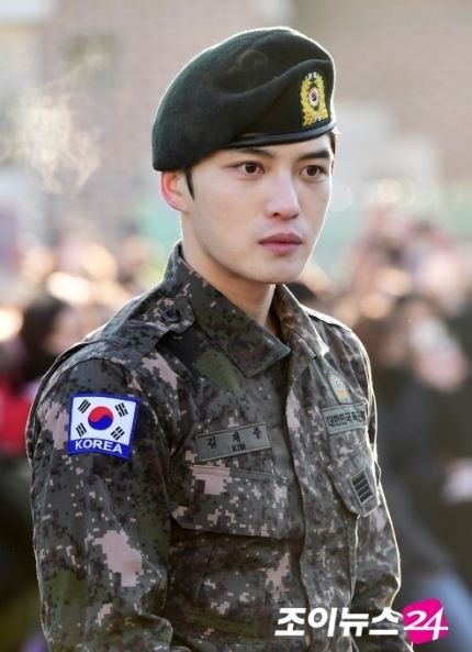 Đẹp trai rạng ngời ngày xuất ngũ Lee Min Ho, Jae Joong cùng loạt sao