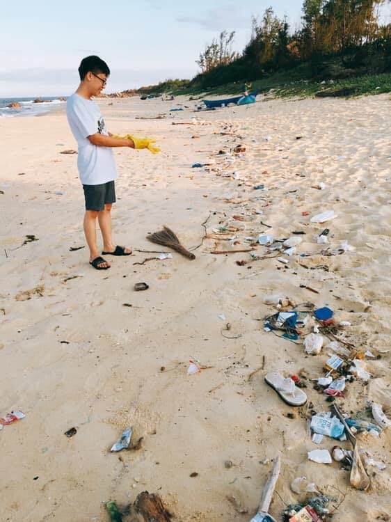 Hai vợ chồng dành tuần trăng mật của mình để hoạt động vì môi trường