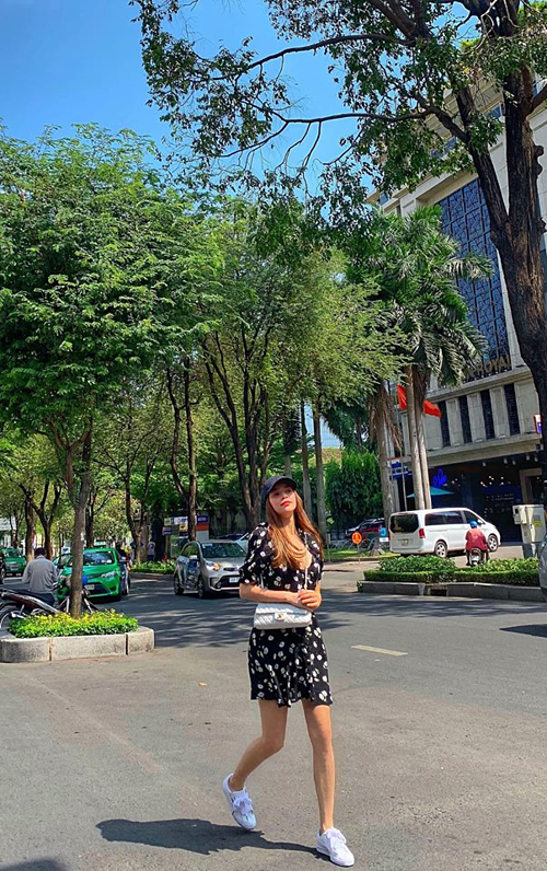H’Hen Niê diện váy xẻ táo bạo, Hương Giang khoe nhan sắc đỉnh cao