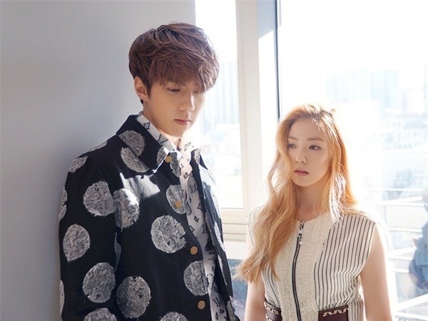 Hiếm có idol nào như Sehun được fan đẩy cả “chiến hạm” chọn người yêu
