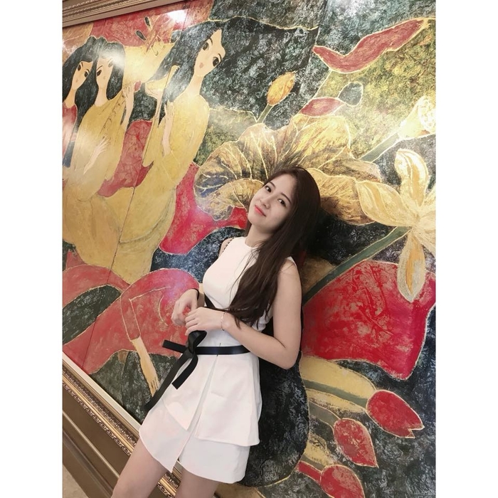 Hoàng Thùy Linh thay thế Trâm Anh đóng phim sitcom học đường