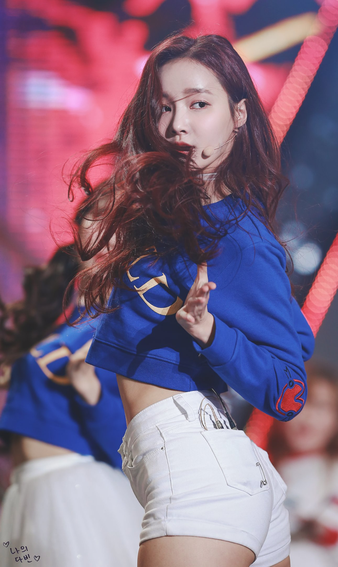 Idol Kpop bị stylist cho ăn hành