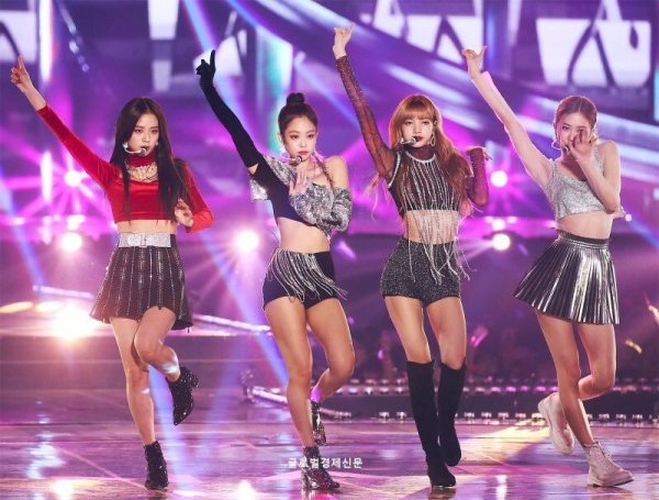 Idol Kpop bị stylist cho ăn hành