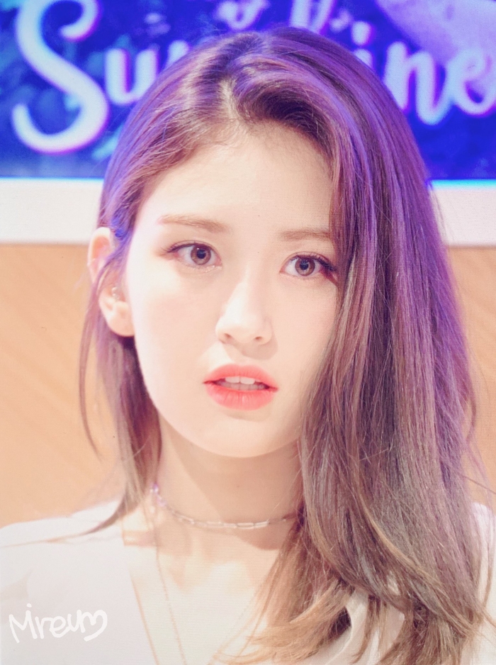 Idol Kpop sở hữu vẻ đẹp lai