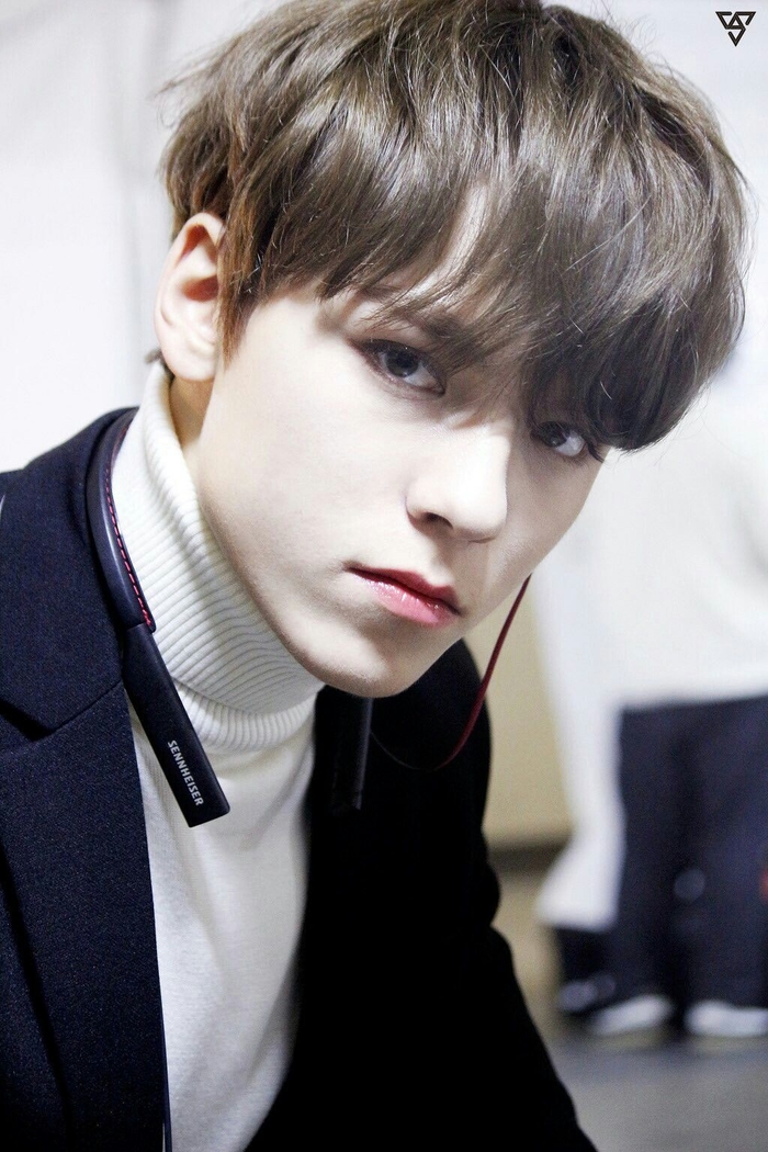 Idol Kpop sở hữu vẻ đẹp lai