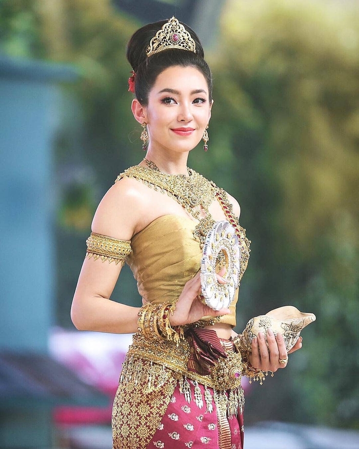 Khi mỹ nhân Tbiz hóa nữ thần tại Songkran 2019: Ai cũng đẹp ngỡ ngàng
