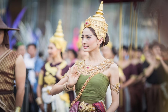 Khi mỹ nhân Tbiz hóa nữ thần tại Songkran 2019: Ai cũng đẹp ngỡ ngàng