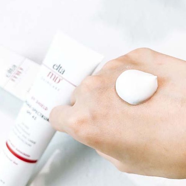 Khi tia bức xạ UV đạt đỉnh, đây là những kem chống nắng bạn cần có