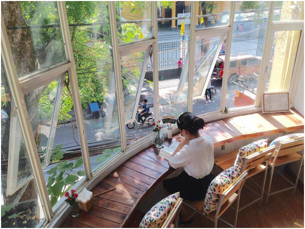 Không hiếm phụ nữ thích cafe nhưng một mình như tôi có nhiều không?