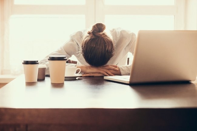 Làm việc đến kiệt quệ và hiếm khi vui vẻ: Chúng ta đang làm gì?