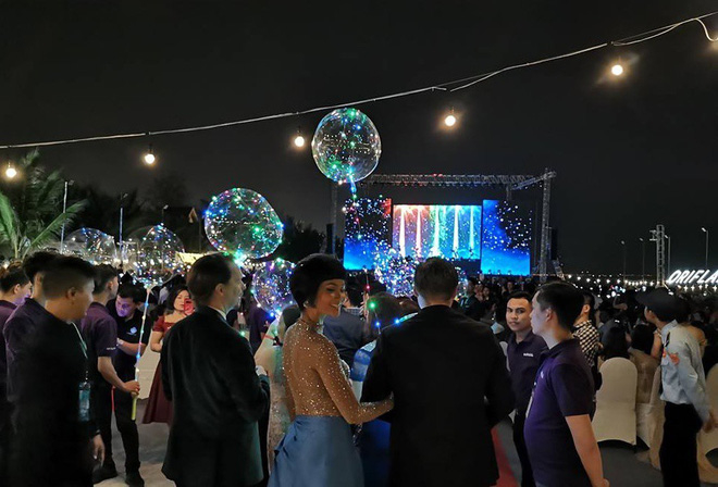 Lấp lửng khoe người yêu, mỹ nhân Việt ngày đêm bị fan hối thúc đòi xem