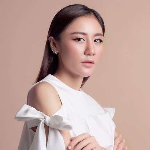 Lấp lửng khoe người yêu, mỹ nhân Việt ngày đêm bị fan hối thúc đòi xem