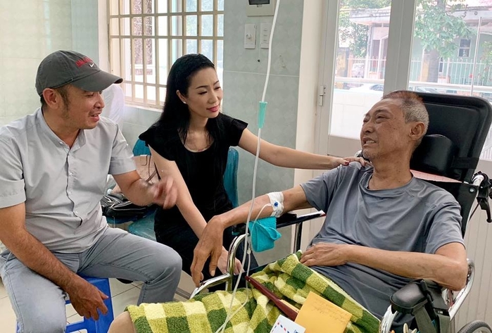 Lê Bình chia nửa số tiền được hỗ trợ cho Hoàng Lan