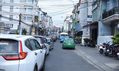 Mọi ngả đường đến khu du lịch tắc nghẽn những ngày đầu nghỉ lễ 30//4