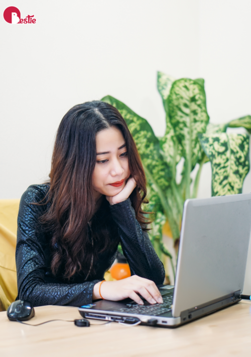 Đang ở sa mạc thấy 10 chai nước nhưng đến 9 chai có độc, bạn sẽ làm gì