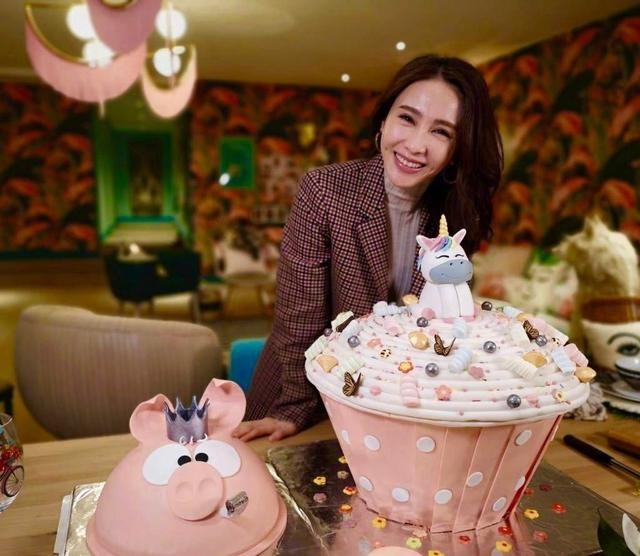 Ngắm ảnh thanh xuân của mỹ nhân TVB