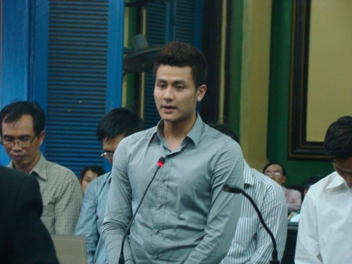 Ngoại hình và đời tư đầy mâu thuẫn của soái ca Việt