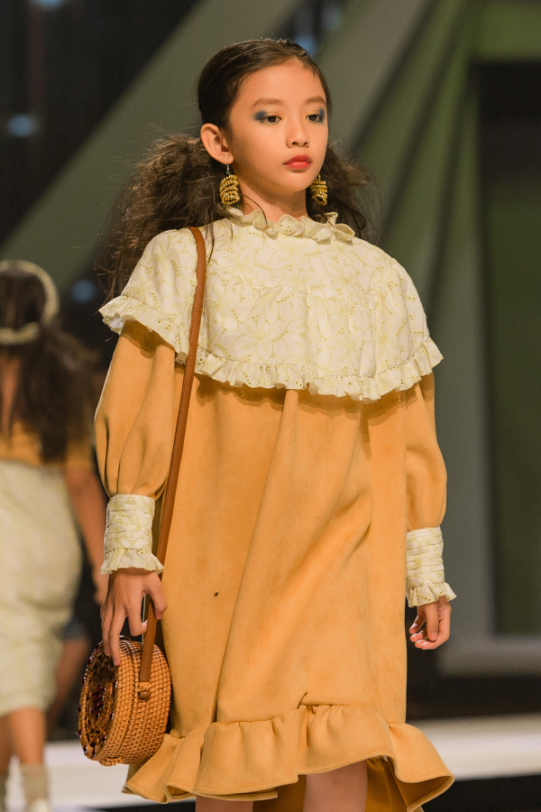 Những cô con gái nhà sao Việt thả dáng điêu luyện trên sàn catwalk